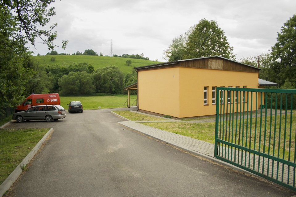Nowe ogrodzenie i boisko piłkarskie w Ustjanowej Dolnej