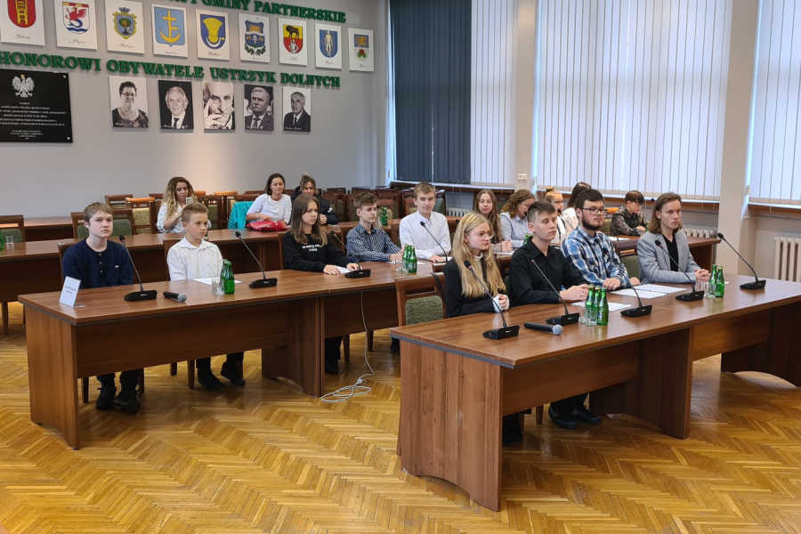 Pierwsza Sesja Młodzieżowej Rady Gminy w Ustrzykach Dolnych za nami