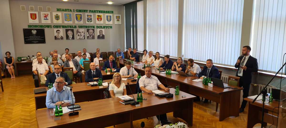 Wotum zaufania i absolutorium udzielone