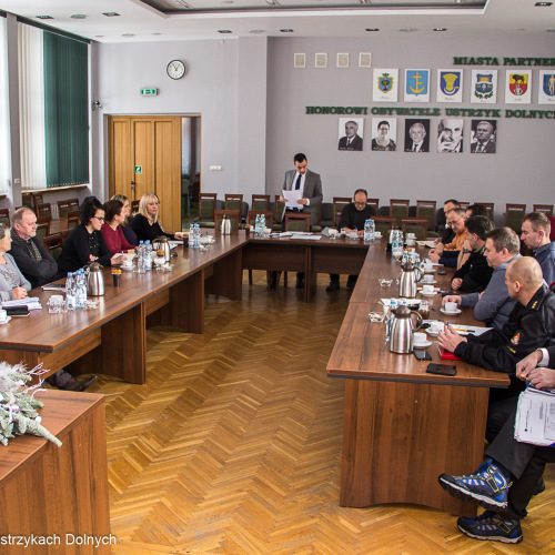 Wzmożone opady śniegu, zamiecie i zawieje śnieżne. Zwołano Gminny Zespół Zarządzania Kryzysowego.