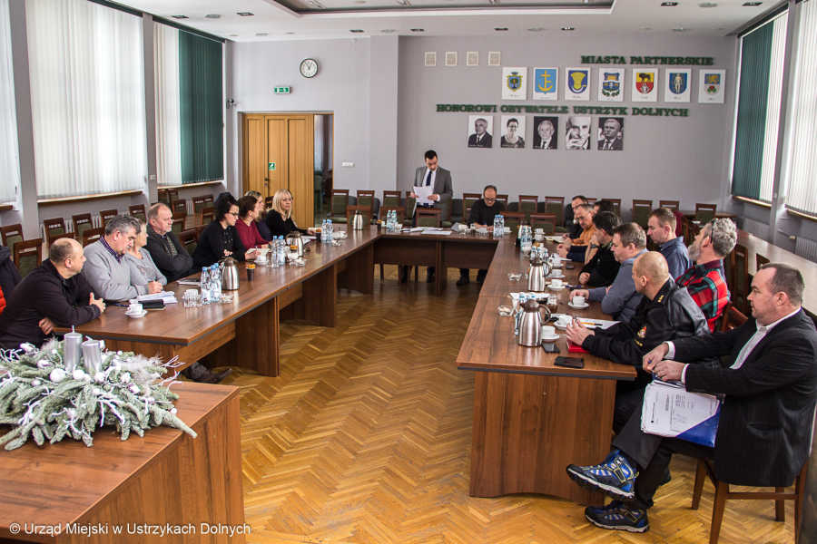 Wzmożone opady śniegu, zamiecie i zawieje śnieżne. Zwołano Gminny Zespół Zarządzania Kryzysowego.