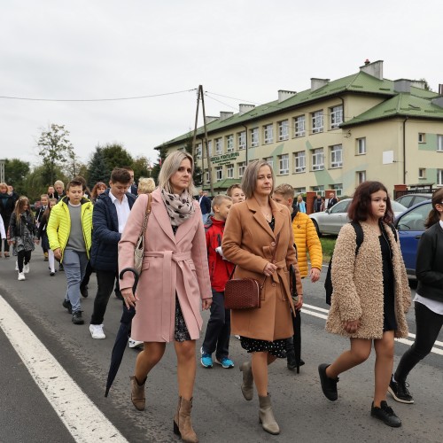 50-lecie Szkoły im. Bohaterów Lotnictwa w Ustjanowej Górnej