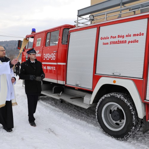 Przekazanie samochodu dla OSP Krościenko