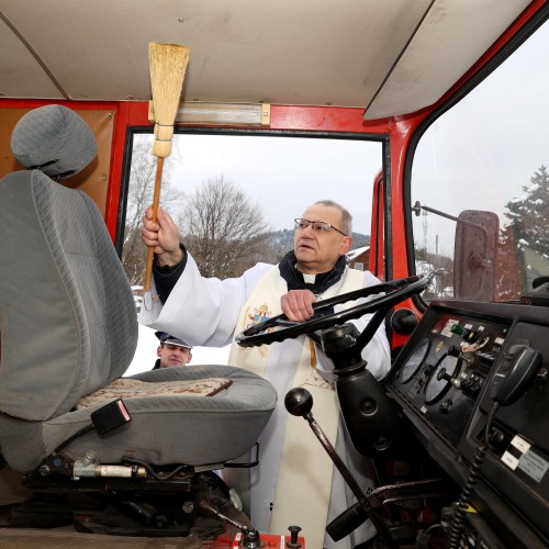 Przekazanie samochodu dla OSP Krościenko