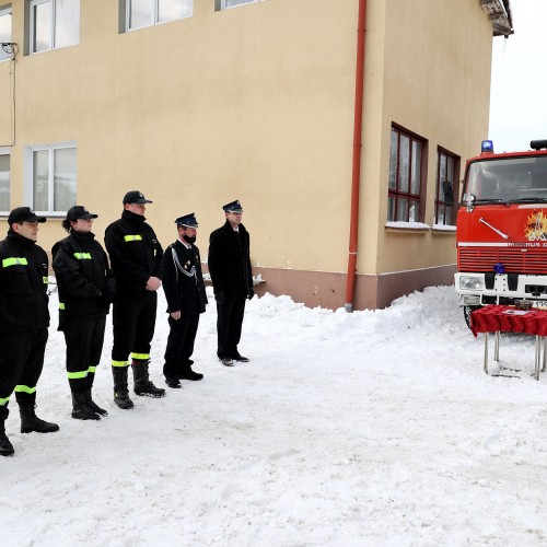 Przekazanie samochodu dla OSP Krościenko