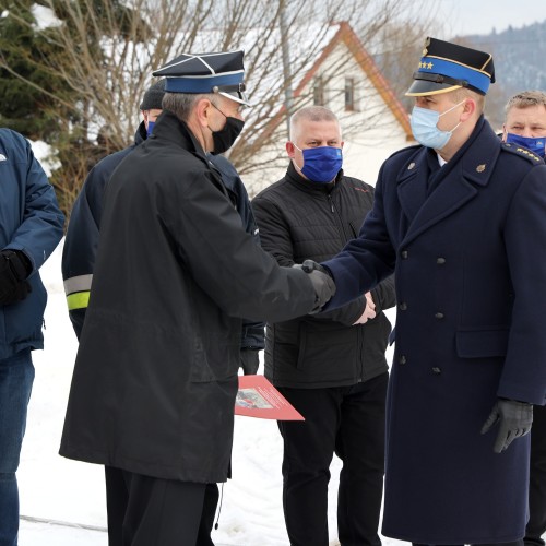 Przekazanie samochodu dla OSP Krościenko