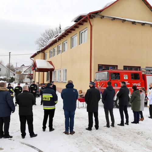 Przekazanie samochodu dla OSP Krościenko