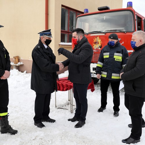 Przekazanie samochodu dla OSP Krościenko