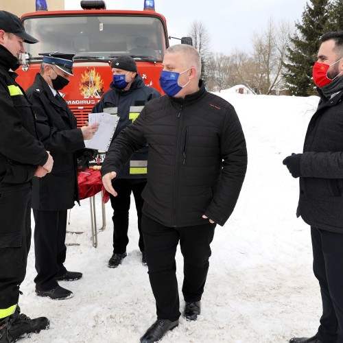 Przekazanie samochodu dla OSP Krościenko