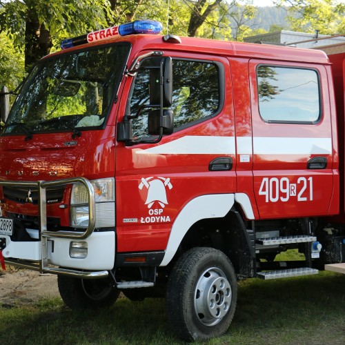 Przekazanie samochodu dla OSP Łodyna
