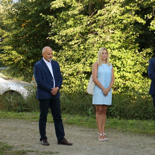 Przekazanie samochodu dla OSP Łodyna
