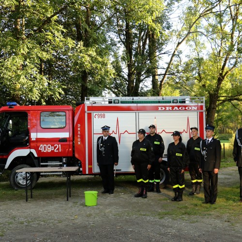 Przekazanie samochodu dla OSP Łodyna
