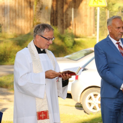 Przekazanie samochodu dla OSP Łodyna