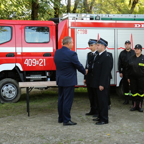 Przekazanie samochodu dla OSP Łodyna