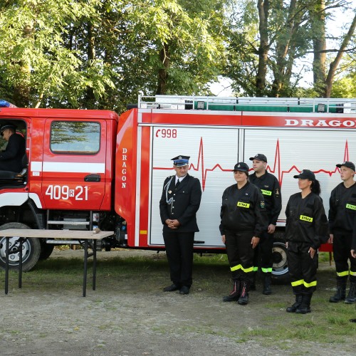 Przekazanie samochodu dla OSP Łodyna
