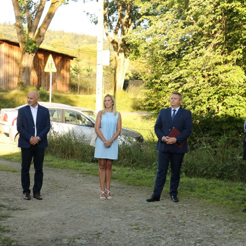 Przekazanie samochodu dla OSP Łodyna