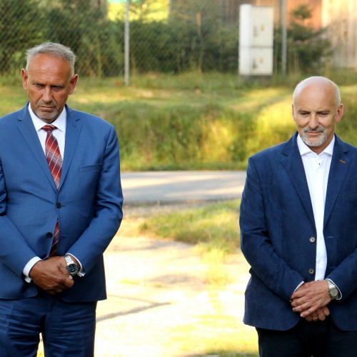 Przekazanie samochodu dla OSP Łodyna