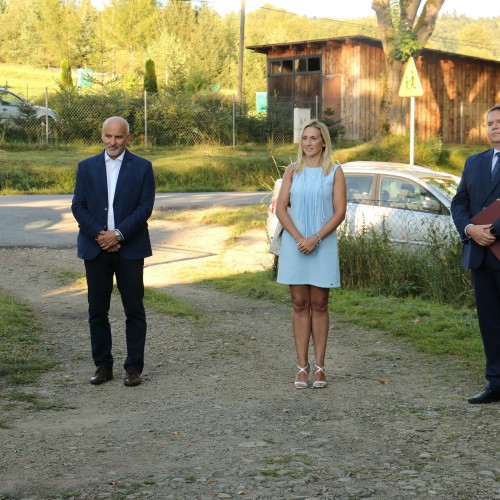 Przekazanie samochodu dla OSP Łodyna