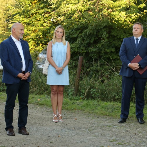 Przekazanie samochodu dla OSP Łodyna
