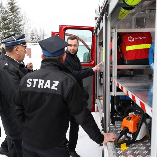 Przekazanie samochodu dla OSP Wojtkówka