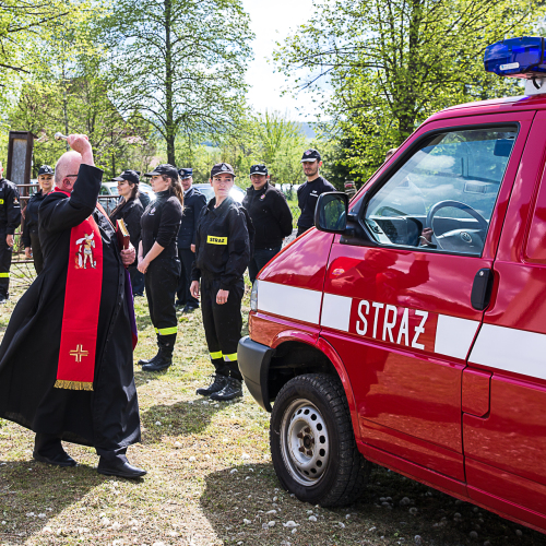 Przekazanie samochodu OSP Chwaniów