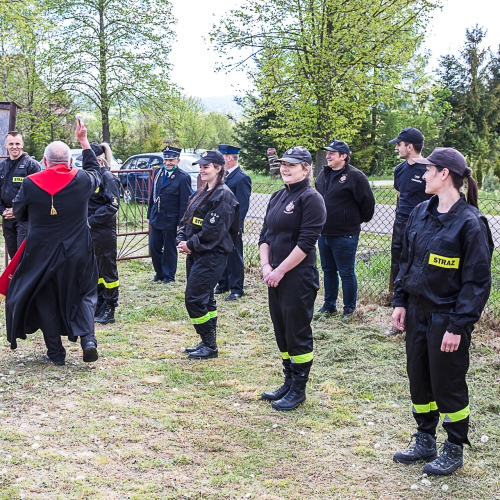 Przekazanie samochodu OSP Chwaniów