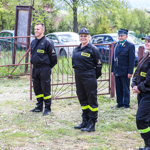 Przekazanie samochodu OSP Chwaniów