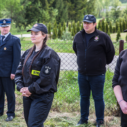 Przekazanie samochodu OSP Chwaniów