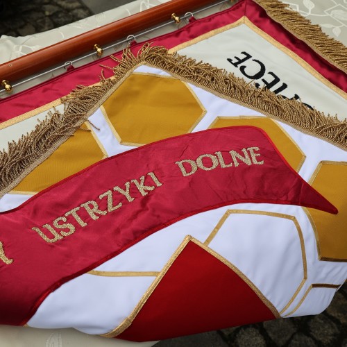 Uroczystość nadania sztandaru Koła Pszczelarzy