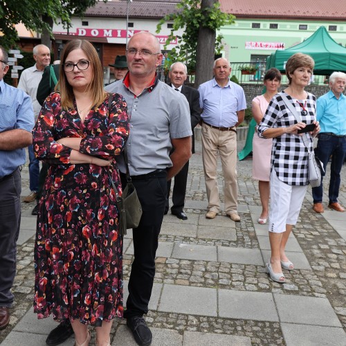 Uroczystość nadania sztandaru Koła Pszczelarzy