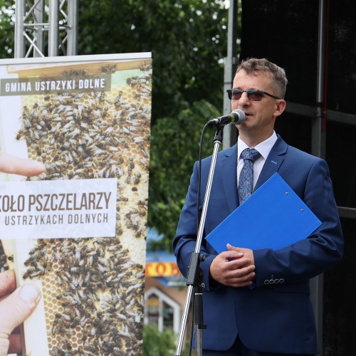 Uroczystość nadania sztandaru Koła Pszczelarzy