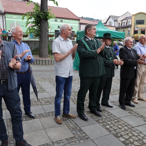 Uroczystość nadania sztandaru Koła Pszczelarzy