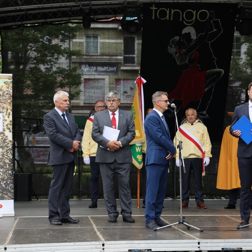 Uroczystość nadania sztandaru Koła Pszczelarzy