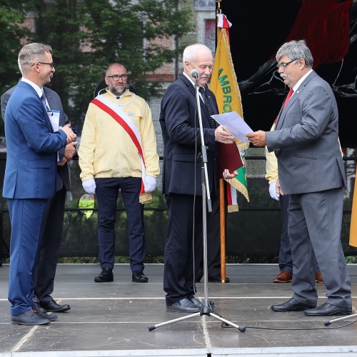 Uroczystość nadania sztandaru Koła Pszczelarzy