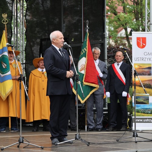 Uroczystość nadania sztandaru Koła Pszczelarzy