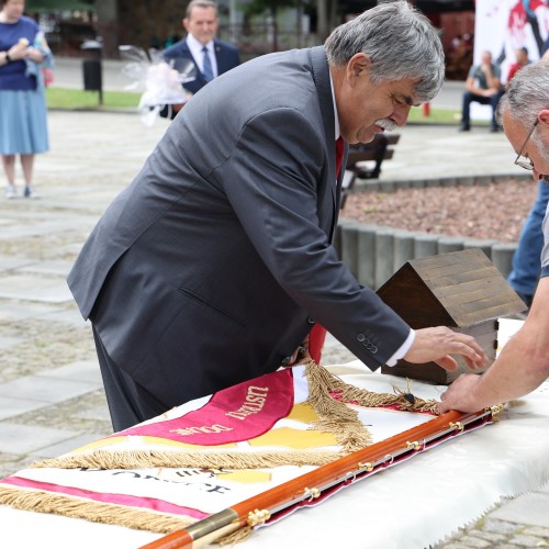 Uroczystość nadania sztandaru Koła Pszczelarzy