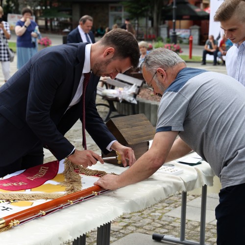 Uroczystość nadania sztandaru Koła Pszczelarzy