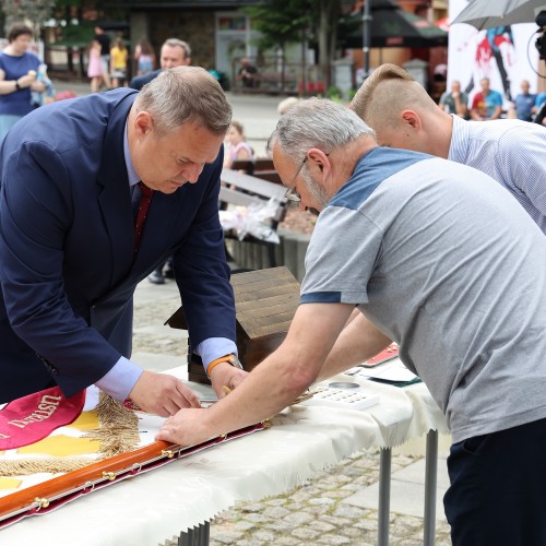 Uroczystość nadania sztandaru Koła Pszczelarzy
