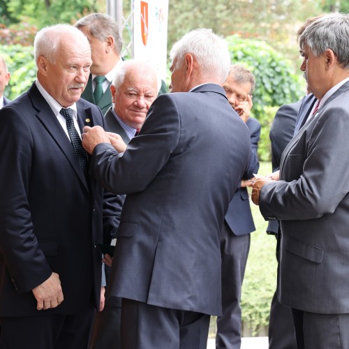 Uroczystość nadania sztandaru Koła Pszczelarzy