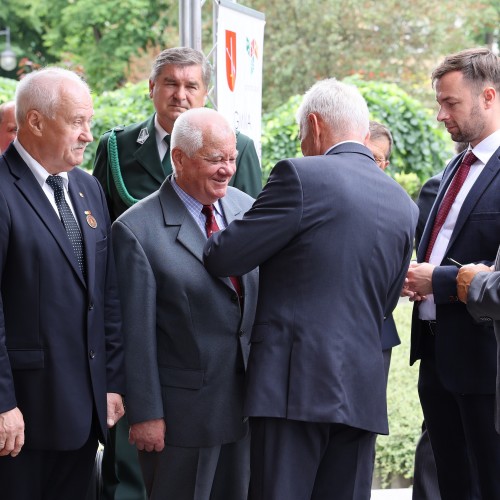 Uroczystość nadania sztandaru Koła Pszczelarzy