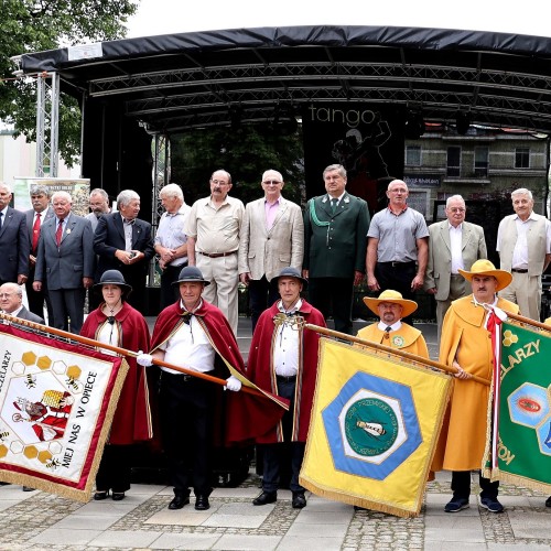 Uroczystość nadania sztandaru Koła Pszczelarzy