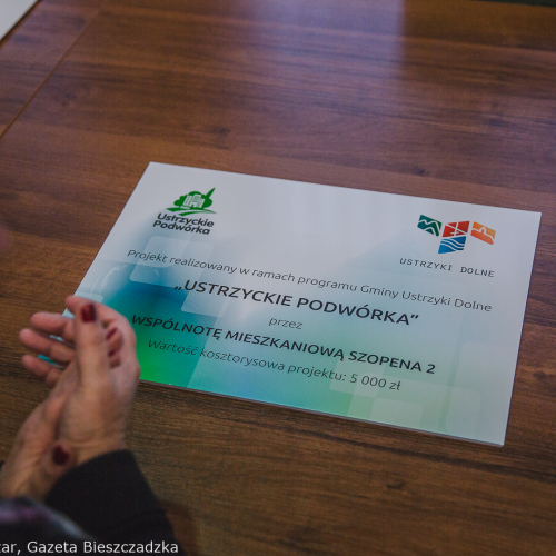 Ustrzyckie Podwórka- podpisanie umów