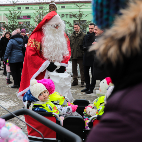 Ustrzyki ubierają wspólnie choinki!