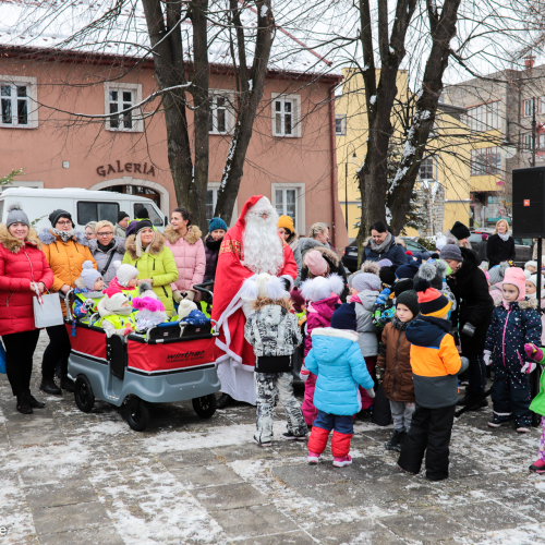 Ustrzyki ubierają wspólnie choinki!