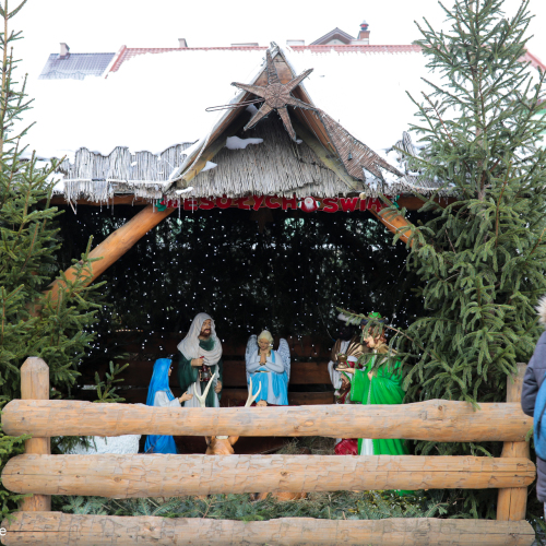 Ustrzyki ubierają wspólnie choinki!