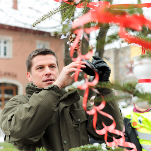 Ustrzyki ubierają wspólnie choinki!