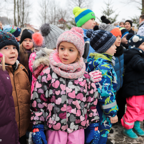 Ustrzyki ubierają wspólnie choinki!