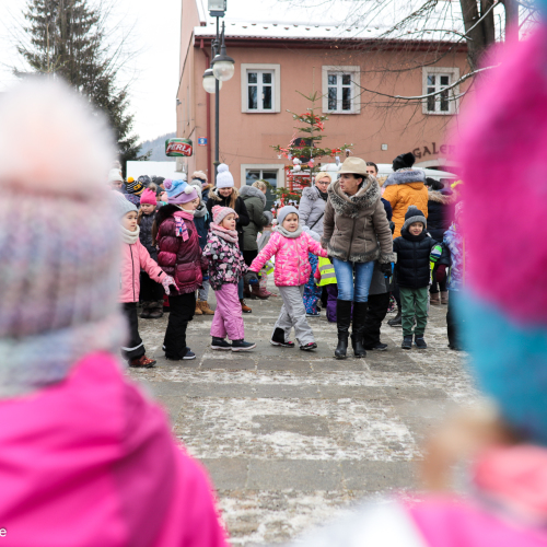 Ustrzyki ubierają wspólnie choinki!