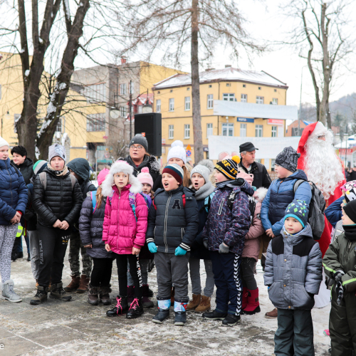 Ustrzyki ubierają wspólnie choinki!