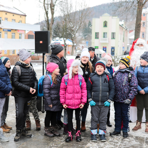 Ustrzyki ubierają wspólnie choinki!